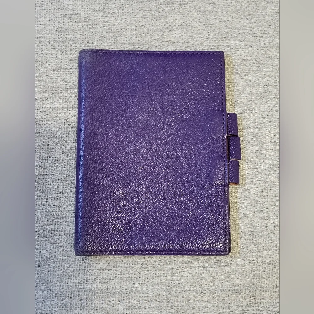 **SOLD** Hermés  agenda cover/passport holder EUC - AUTHENTIC - Picture 2 of 12